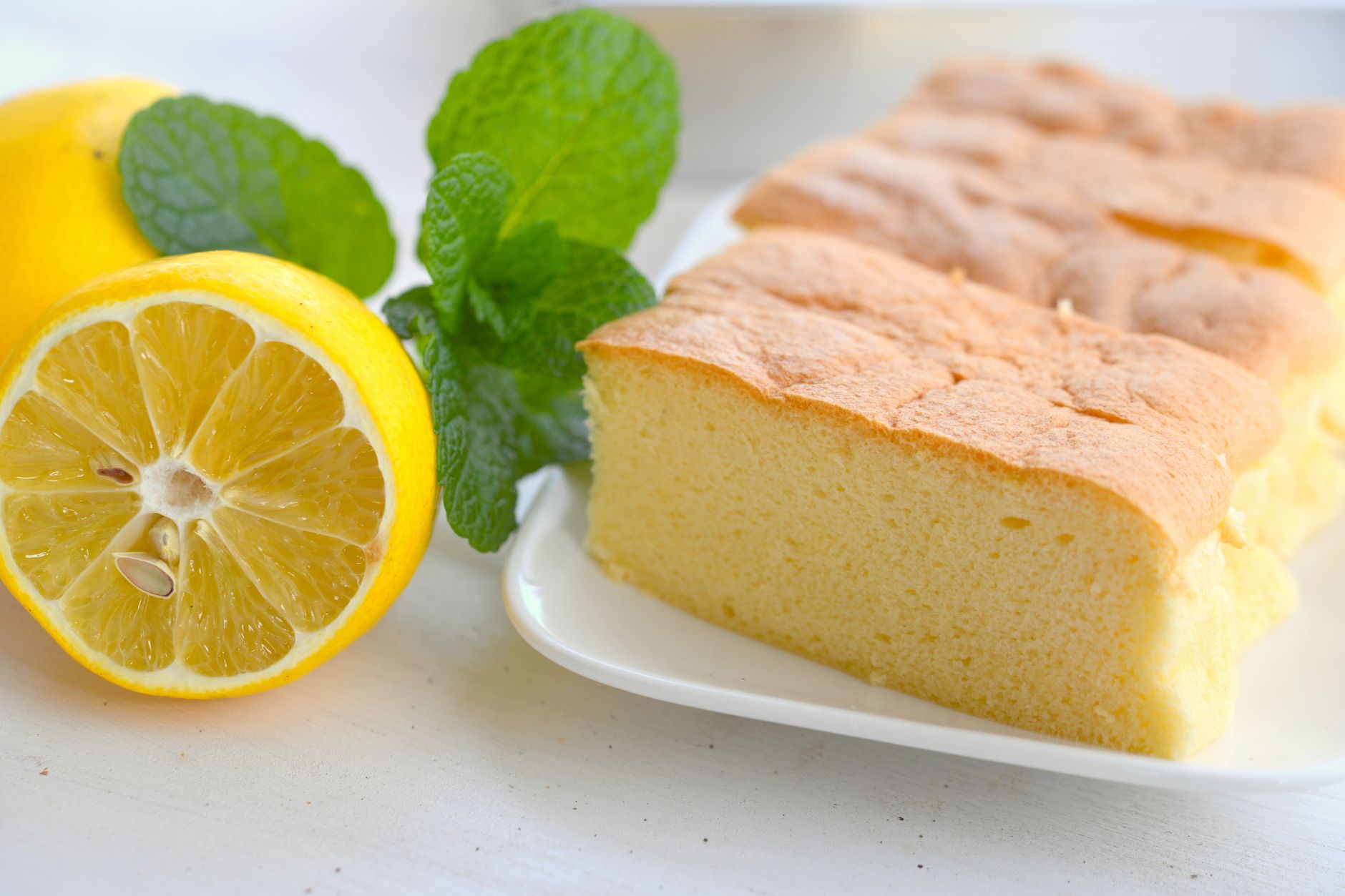Biscuit de Savoie maison : histoire, texture et recette de base vraiment utile — tranches de biscuit de Savoie maison