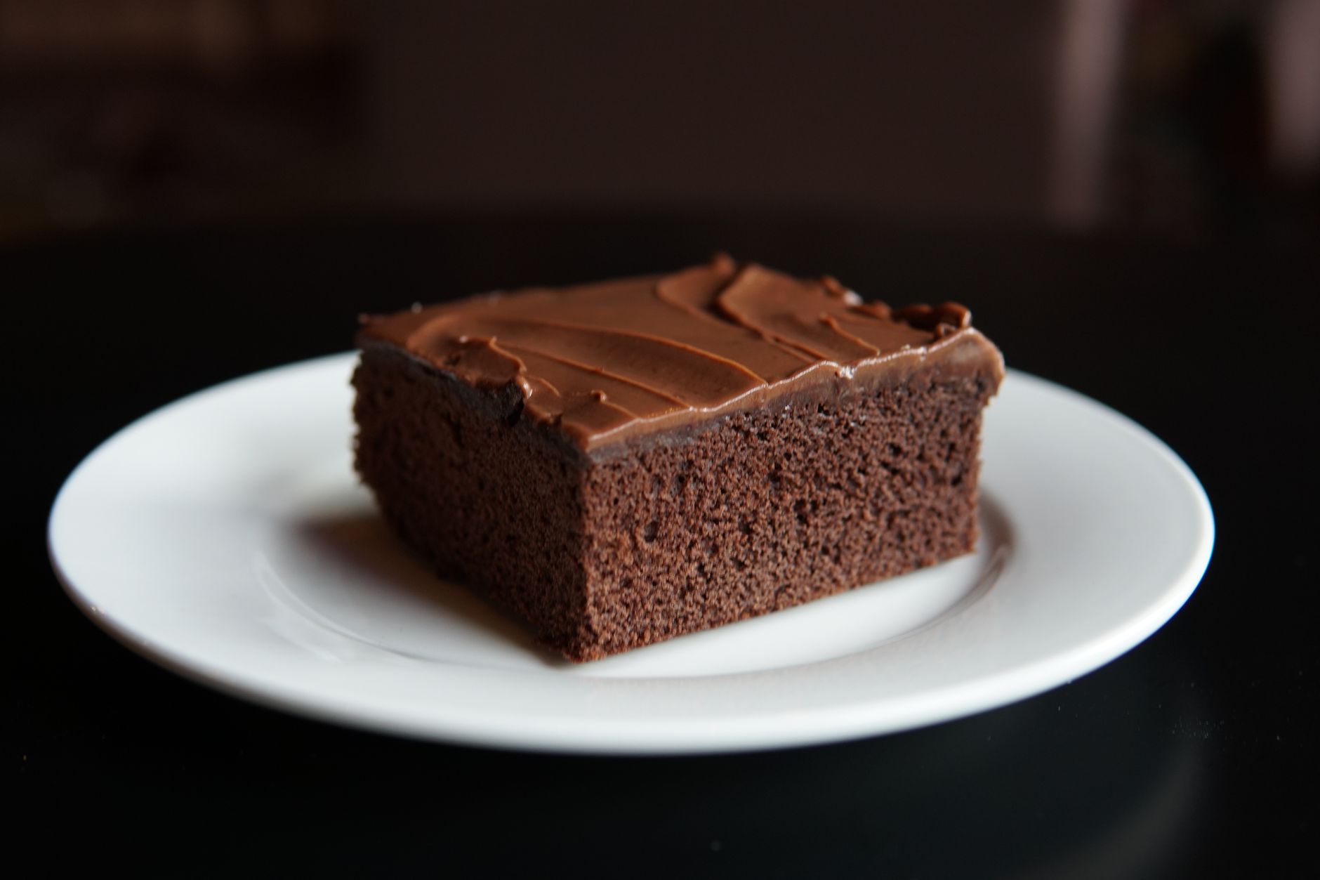 Comment réussir un gâteau super — part de gâteau moelleux avec glaçage