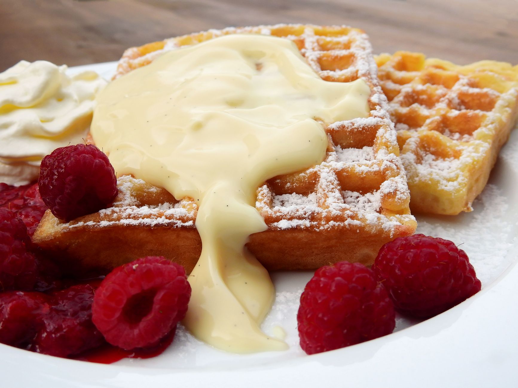 Crème anglaise inratable : comprendre les bases avant d’allumer le feu — crème anglaise vanille dans un bol