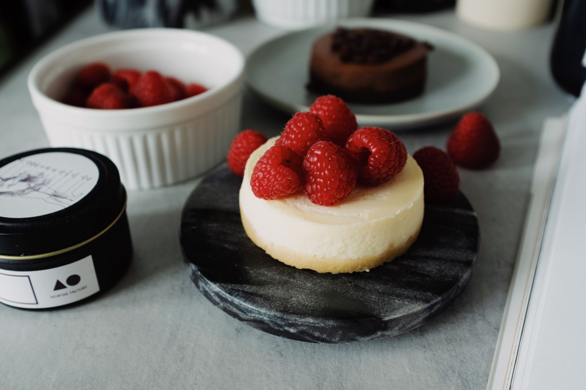 Gâteau au fromage blanc et — gâteau au fromage blanc avec framboises
