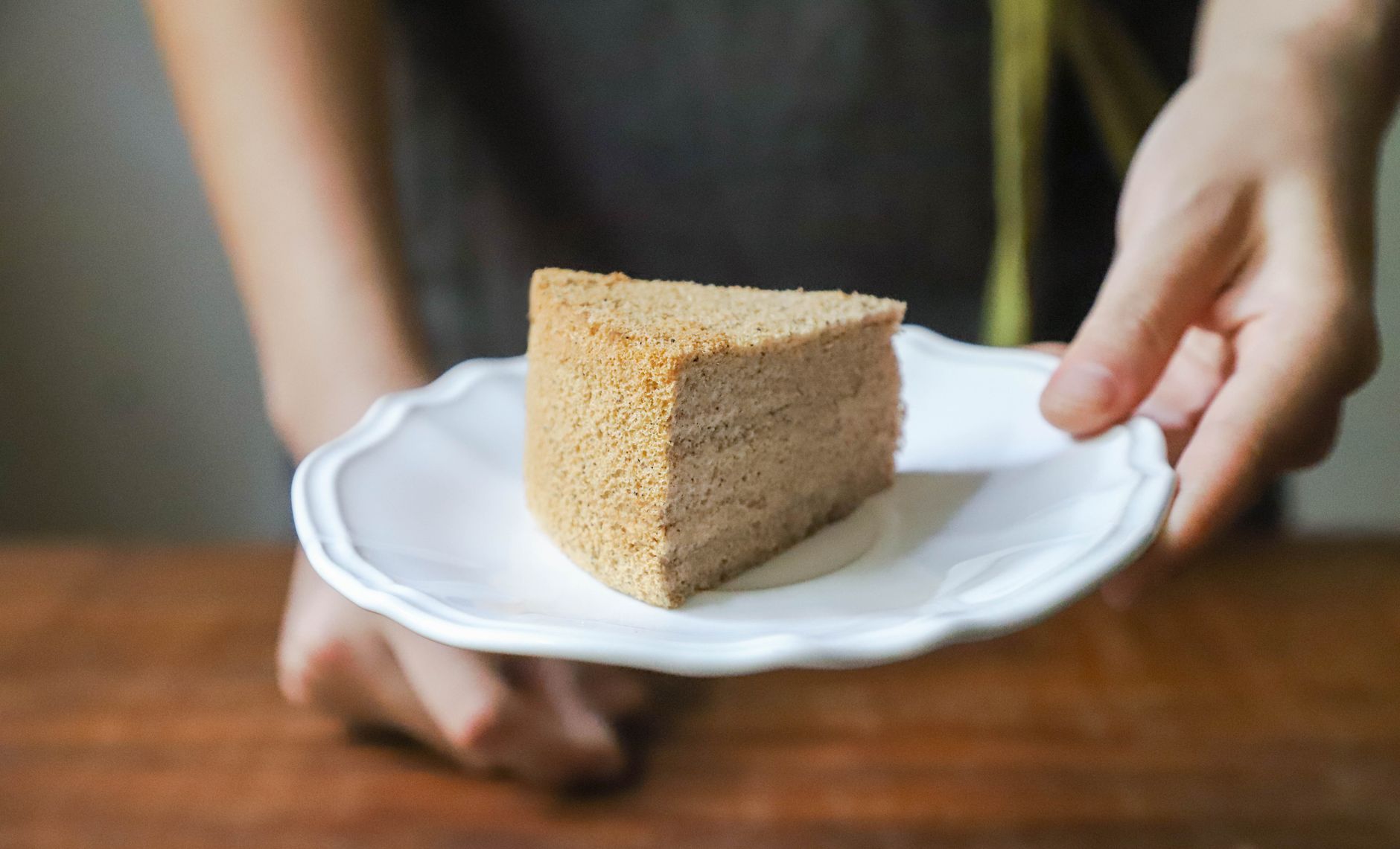 Gâteau nature moelleux au yaourt : la base inratable de la cuisine quotidienne — part de gâteau au yaourt moelleux