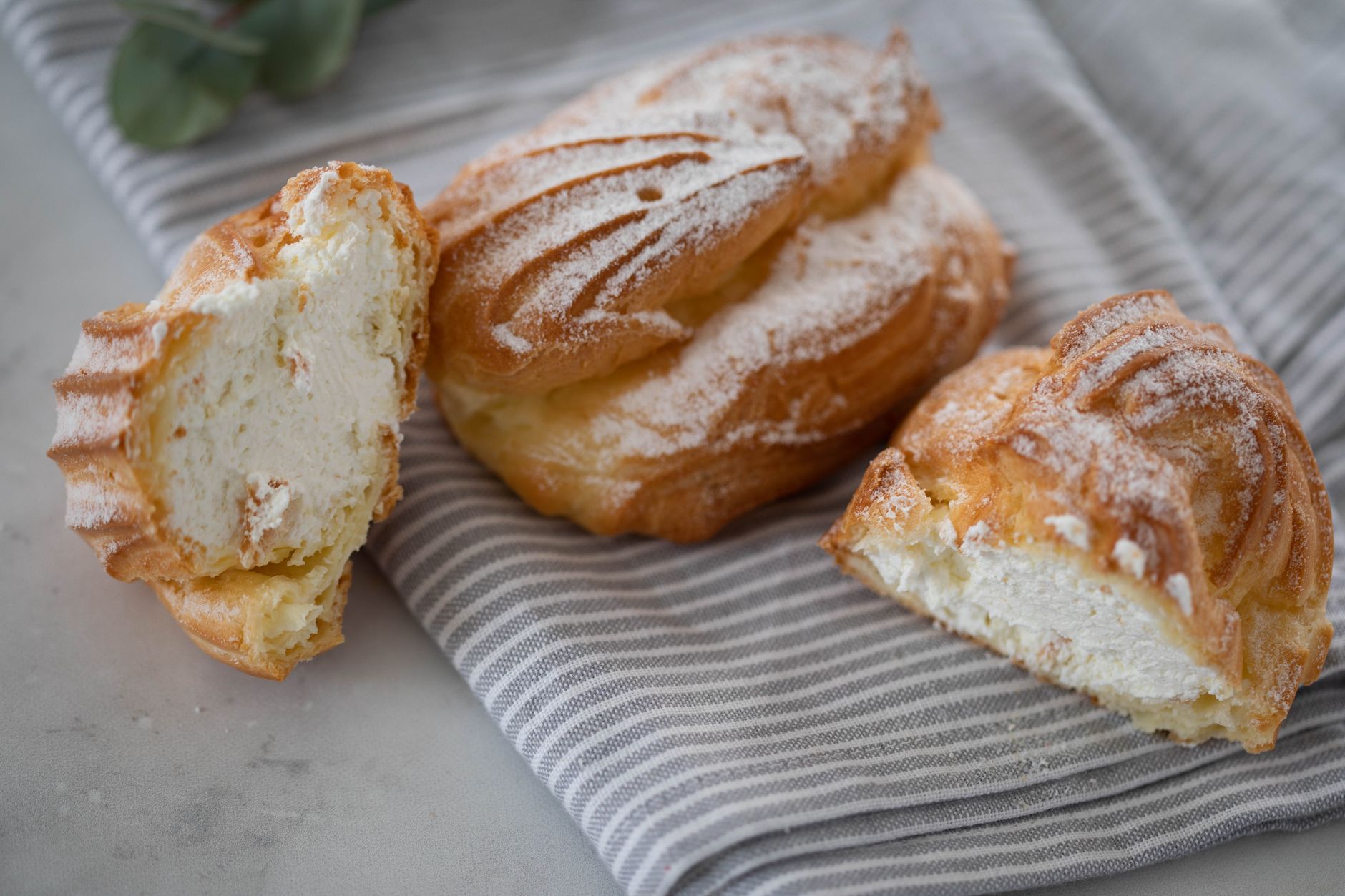 Pâte à choux inratable: comprendre la base avant de sortir la poche — pâte à choux garnie de crème