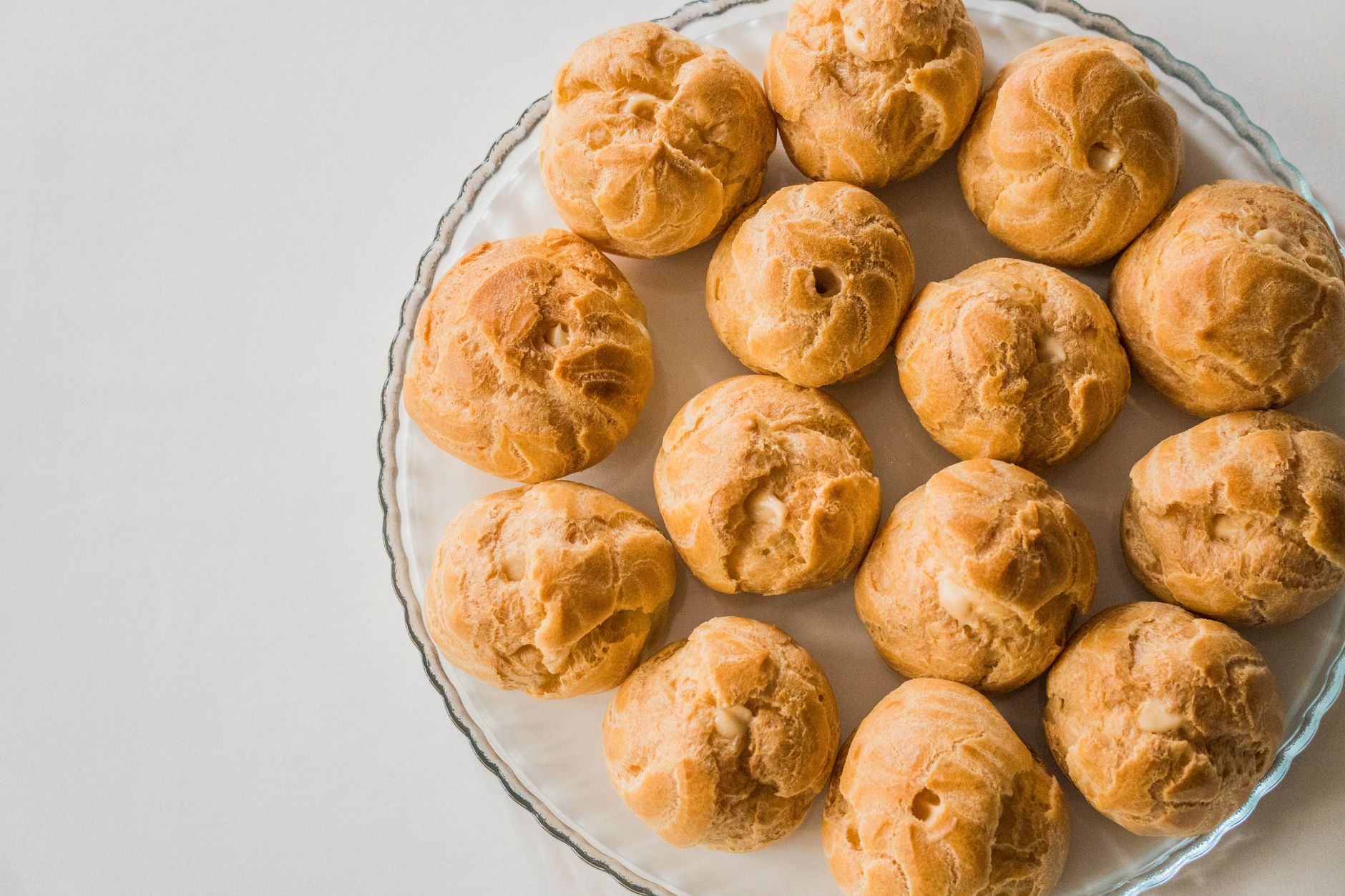 La pâte à choux inratable, — pâte à choux garnie de crème