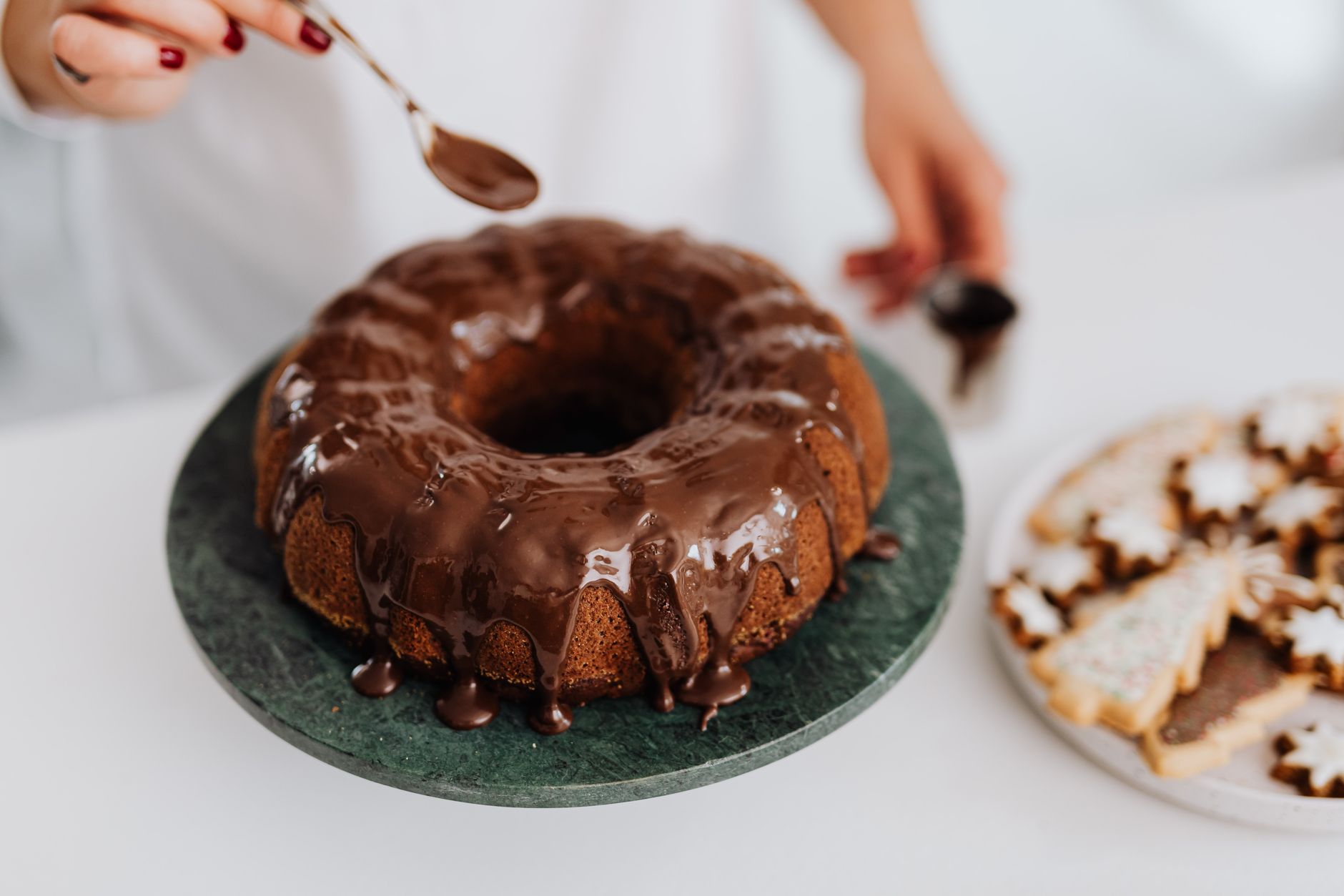Nappage au chocolat facile lisse — gâteau nappé de chocolat brillant