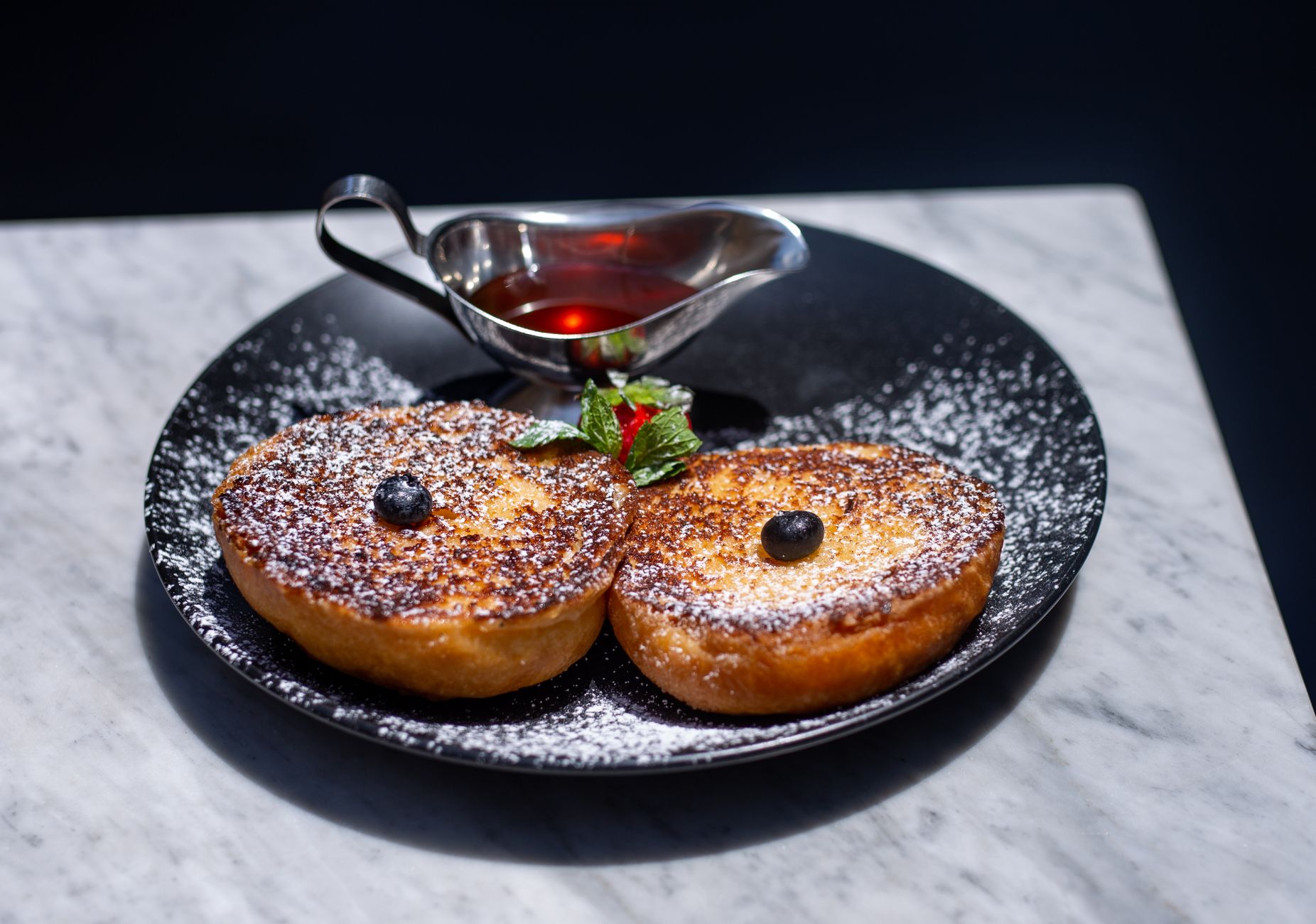 Pain perdu façon grand-mère : la recette détaillée, moelleuse et bien dorée — pain perdu doré avec sirop