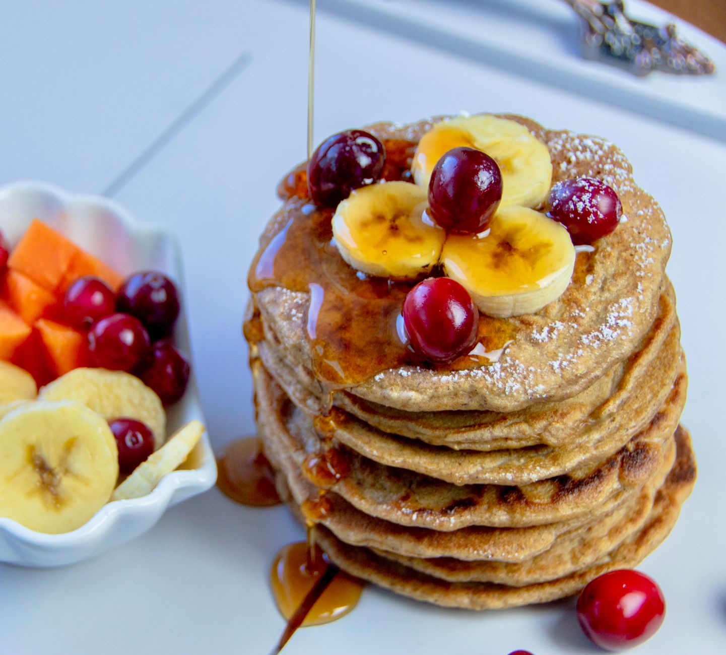 Pancakes healthy aux flocons d'avoine — pile de pancakes sains banane avoine