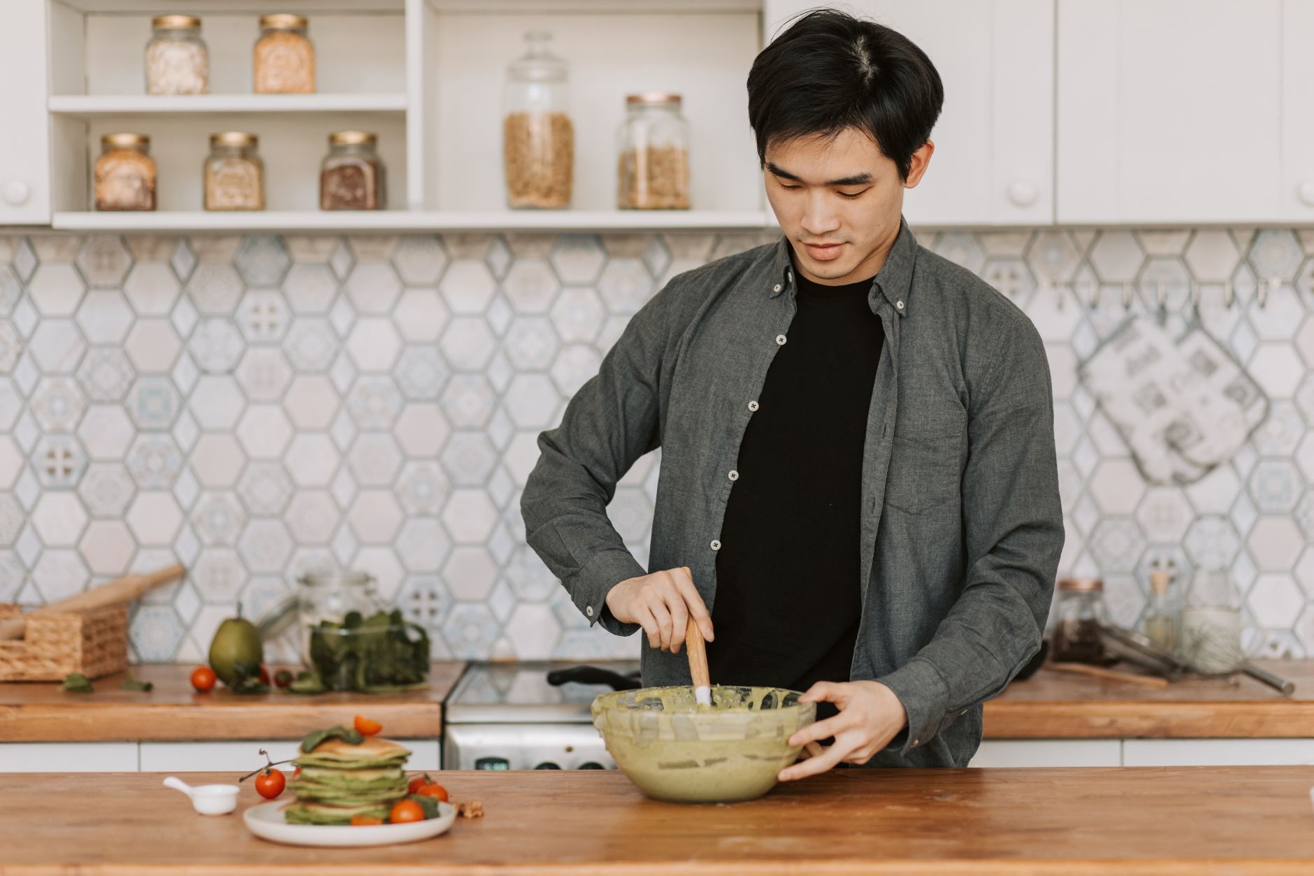 Pâte à crêpes pour 1 litre de lait : proportions de base et ajustements fins — préparation de pâte à crêpes en cuisine