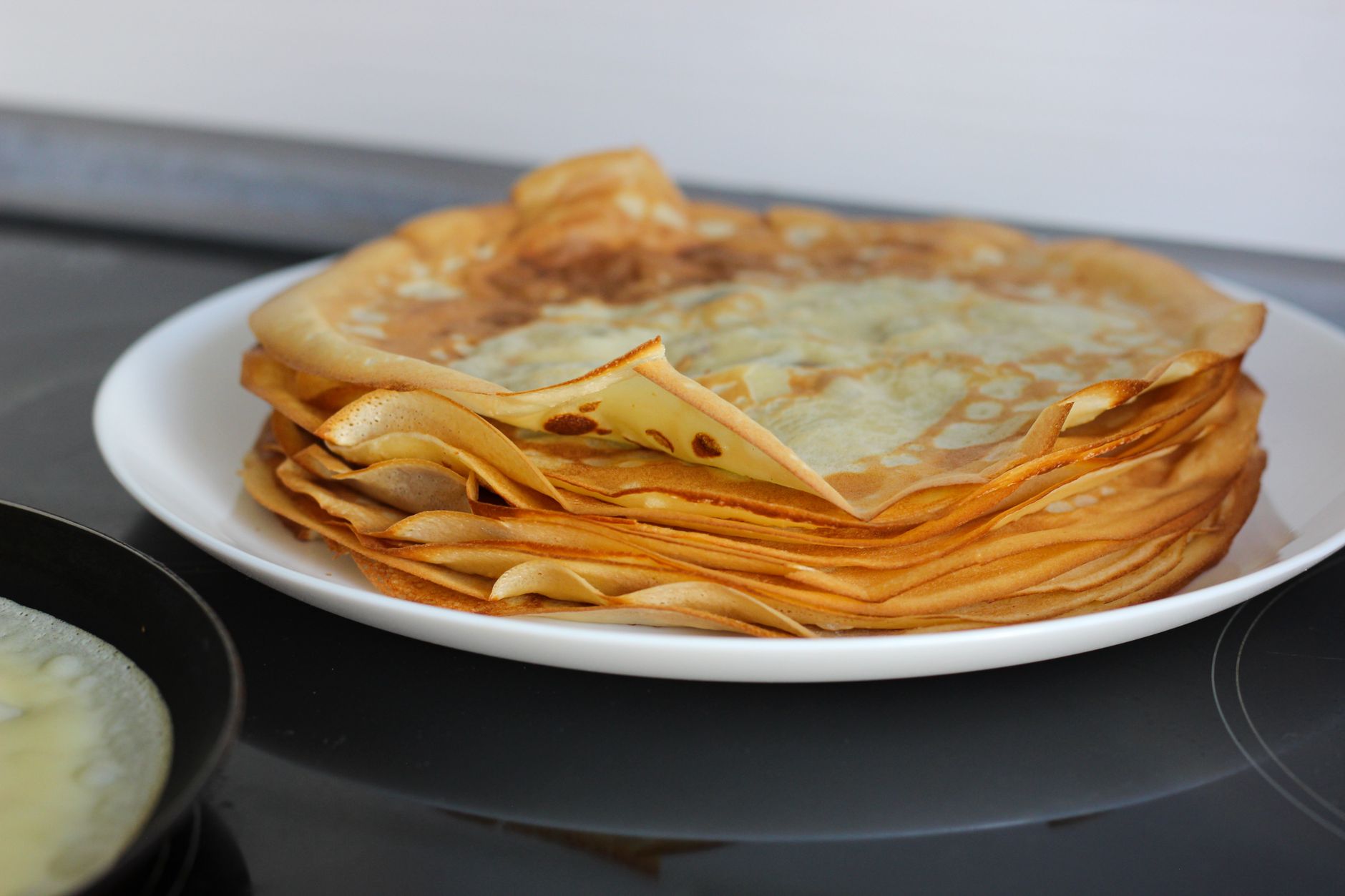 Pâte à crêpes pour 1 — préparation de pâte à crêpes en cuisine