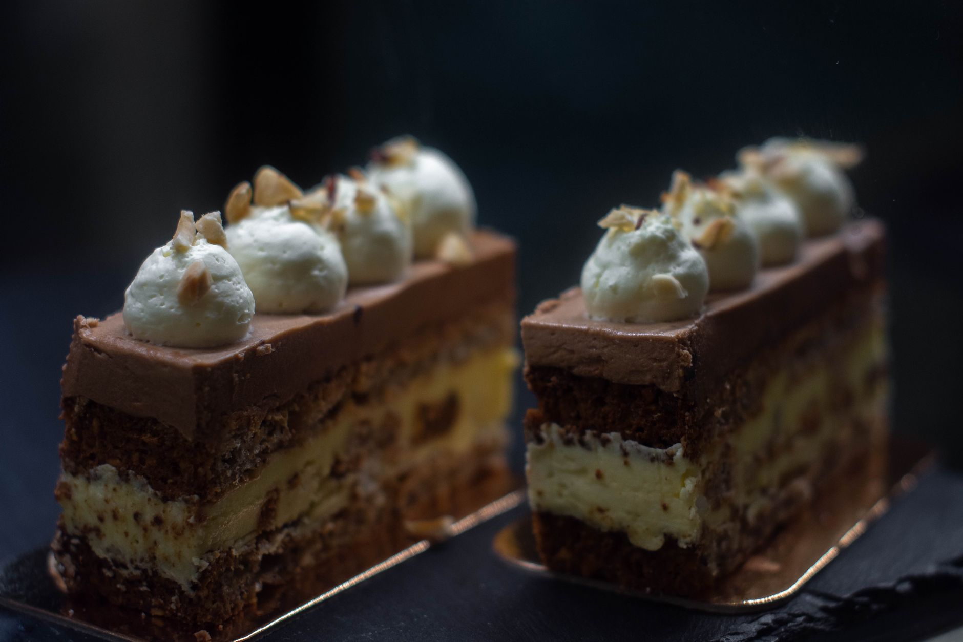 Royal chocolat (trianon) l'entremets croustillant — gâteau mousse chocolat en couches