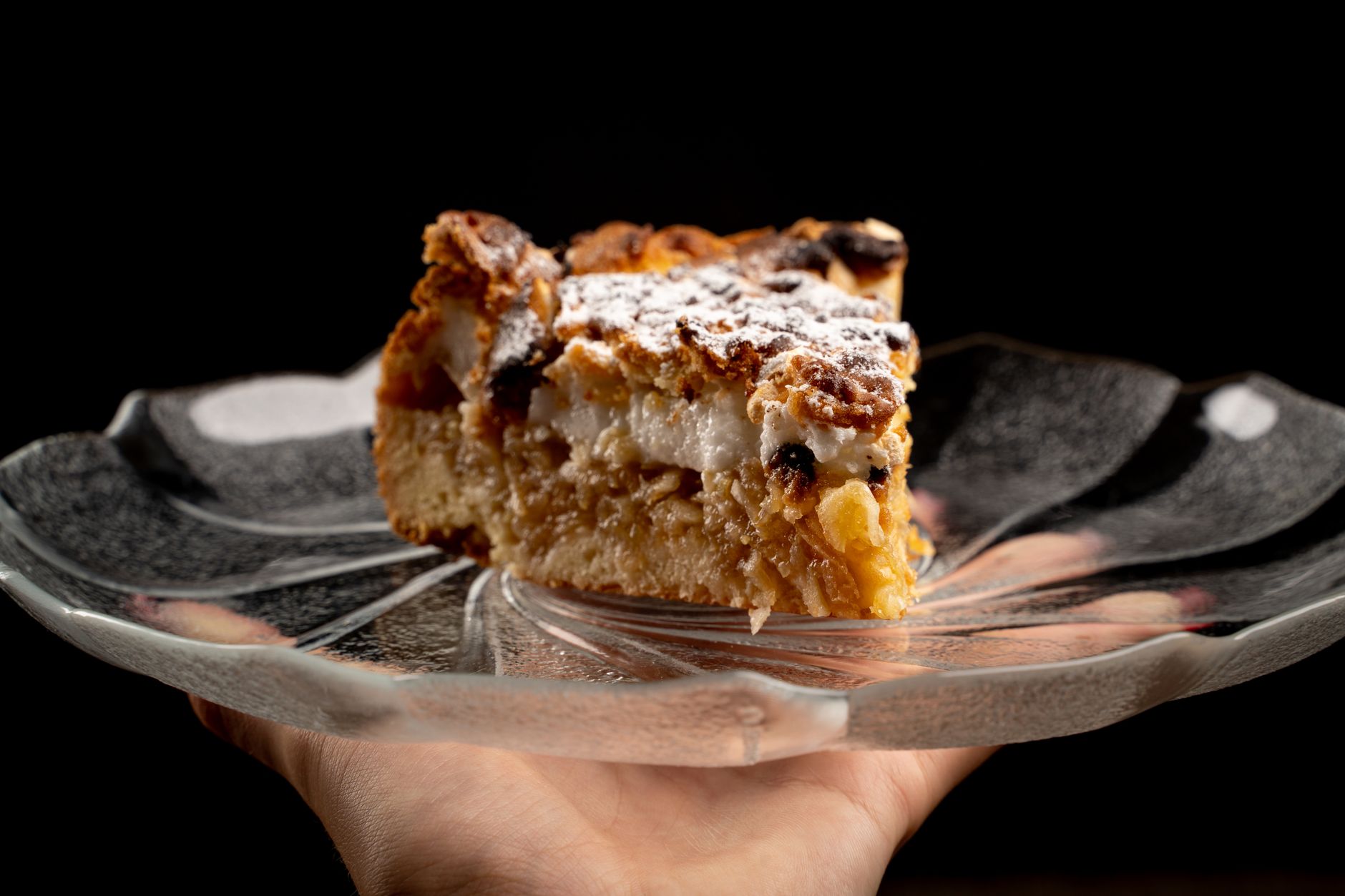Un clafoutis aux pommes fondant, — clafoutis aux pommes dessert caramélisé