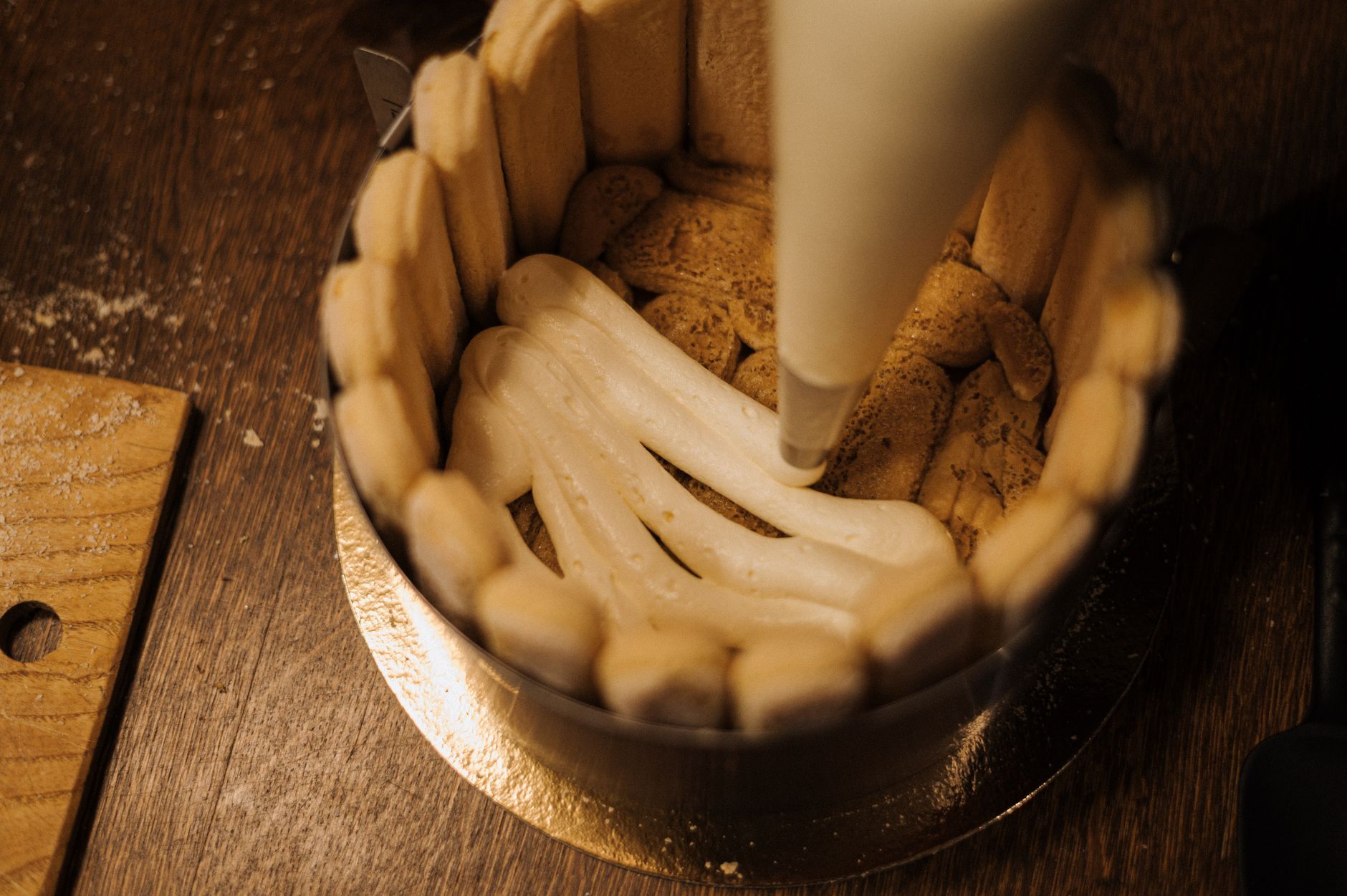 Fond de gâteau croustillant sans crêpes dentelles : la base qui change tout — préparation de gâteau croustillant