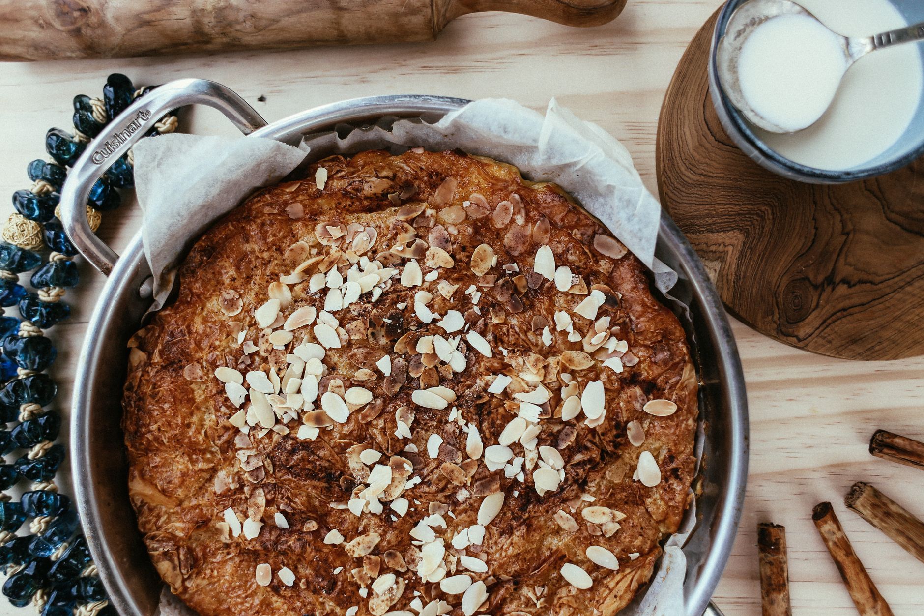 Un fond de gâteau croustillant, — préparation de gâteau croustillant