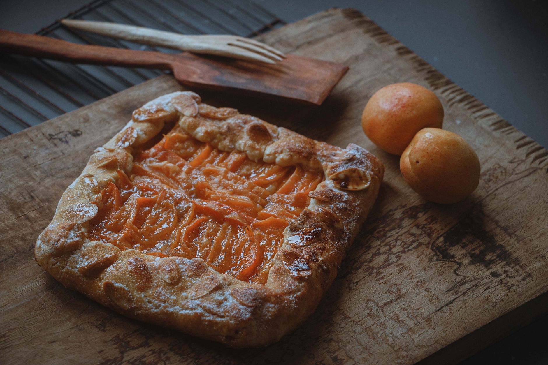 Une tarte aux abricots ultra — tarte aux abricots sur pâte feuilletée